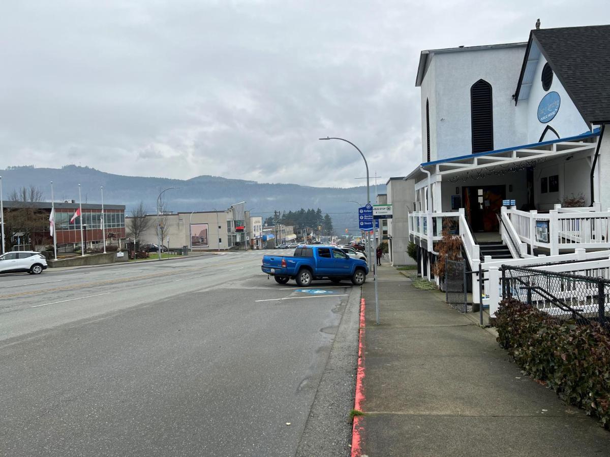 Char'S Landing Hostel Port Alberni Exterior foto